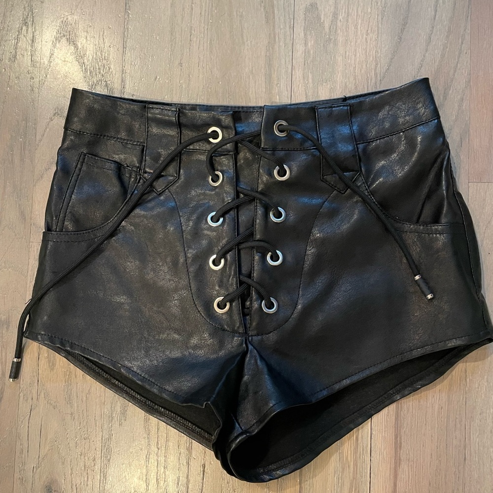 Black lace up faux leather shorts, S
